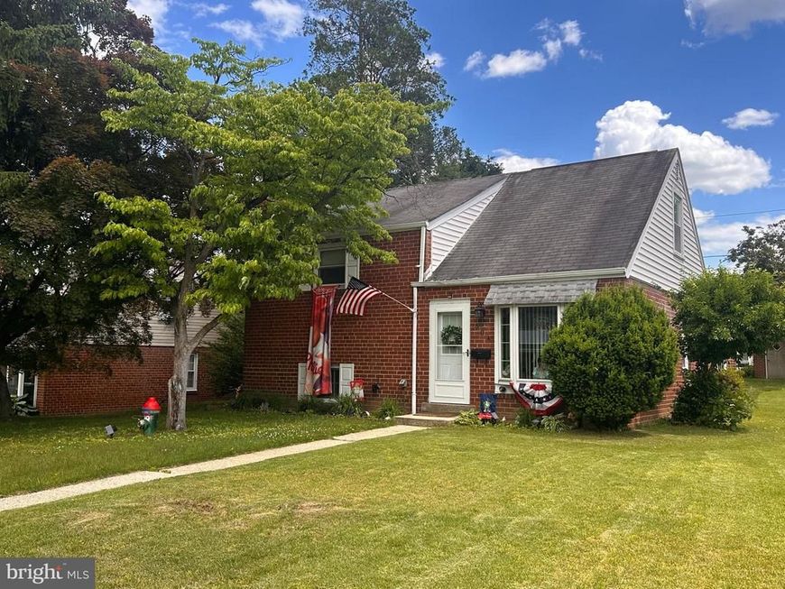 904 Scotia Road, Philadelphia, PA 19128 Main Photo