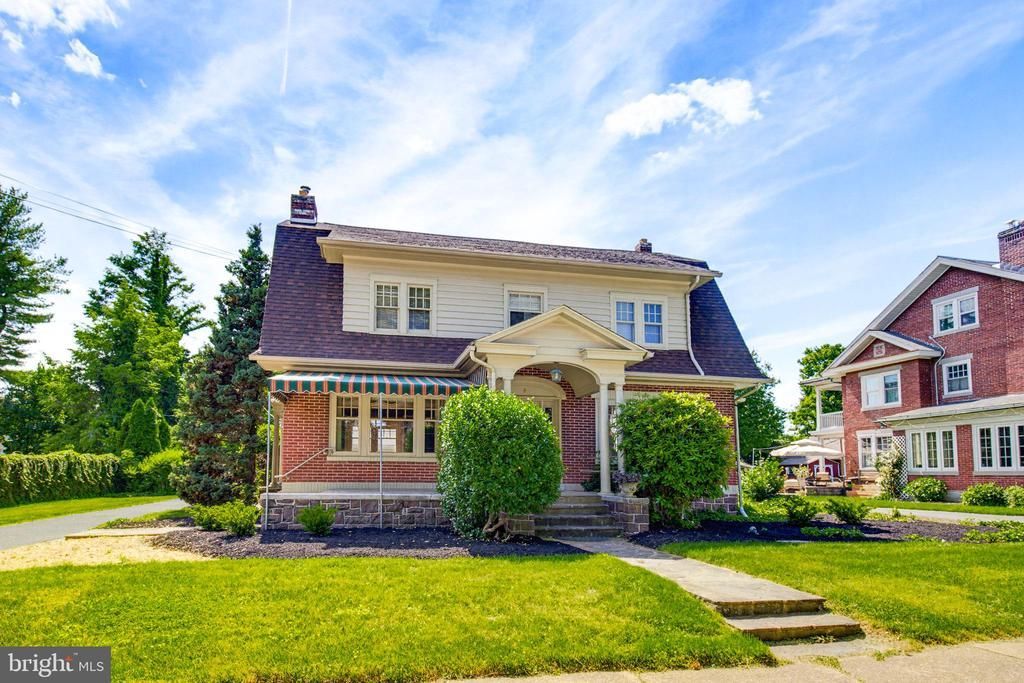 8 MAYFIELD DRIVE, LEOLA, PA 17540