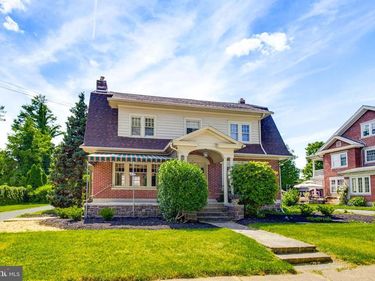 8 MAYFIELD DRIVE, LEOLA, PA 17540
