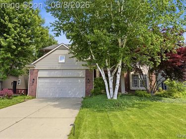 1174 Horseshoe Drive, South Lyon, MI 48178