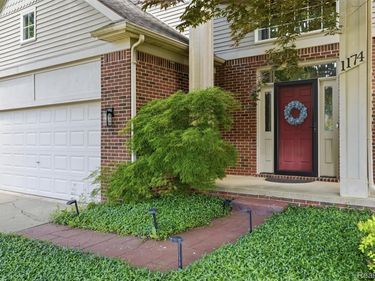 1174 Horseshoe Drive, South Lyon, Mi 48178