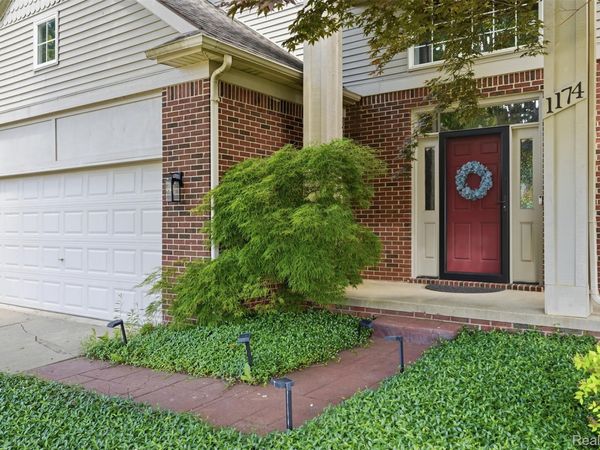 1174 Horseshoe Drive, South Lyon, Mi 48178