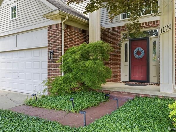 1174 Horseshoe Drive, South Lyon, MI 48178
