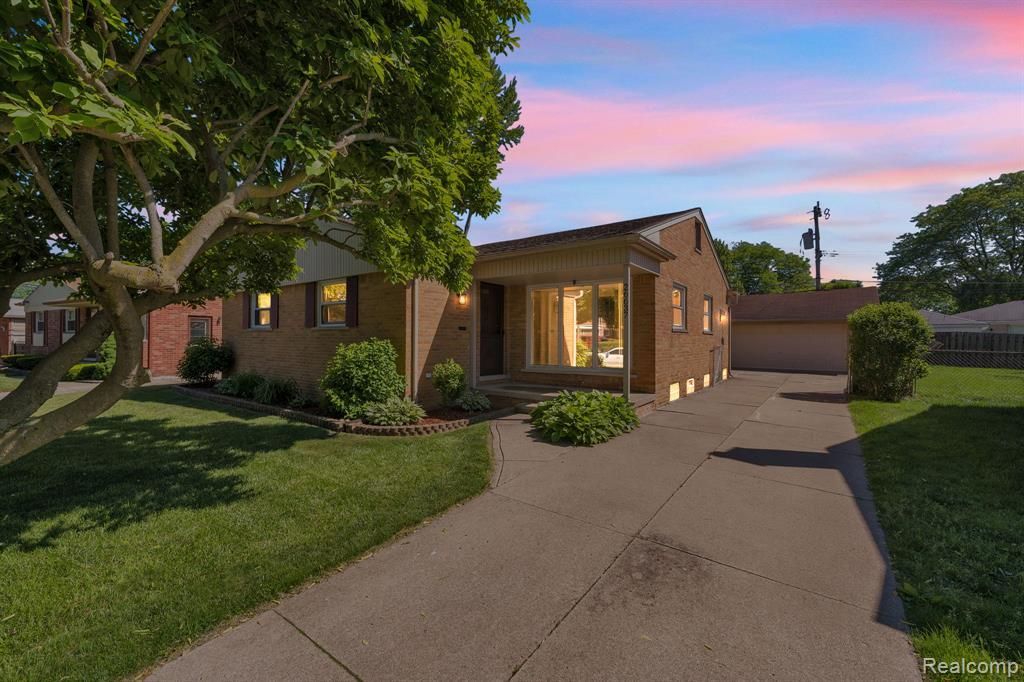 26637 Clairview Drive , Dearborn Heights, MI 48127 Main Photo