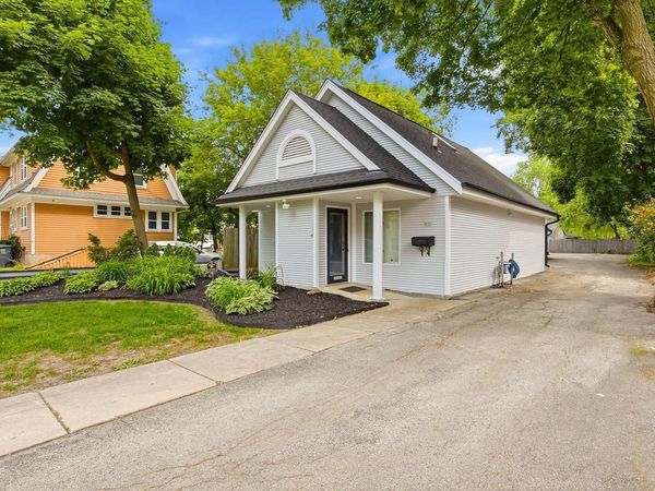 411 W Wisconsin AVENUE, Oconomowoc, WI 53066
