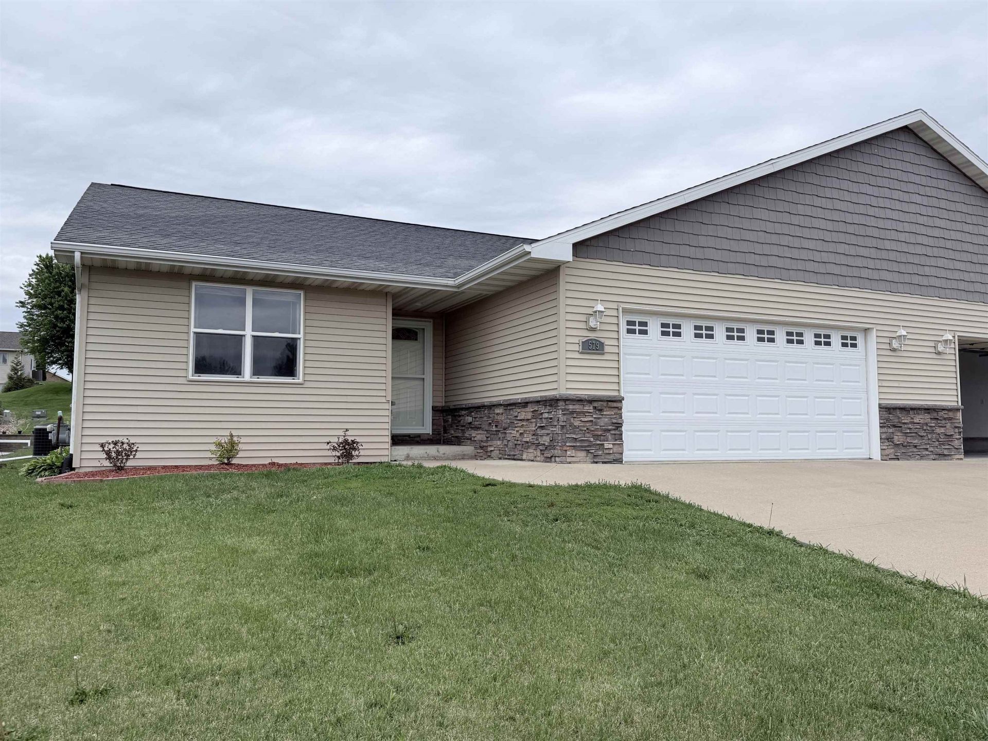579 Tanzanite Drive, Dubuque, IA 52001 Main Photo