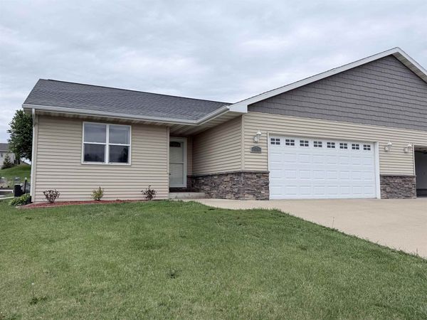 579 Tanzanite Drive, Dubuque, IA 52001