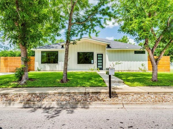 1215 Howard ST , Taylor, TX 76574