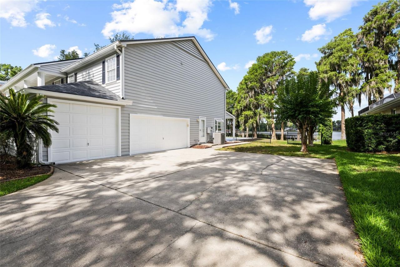 18010 Clear Lake Drive, Lutz, FL 33548 Photo
