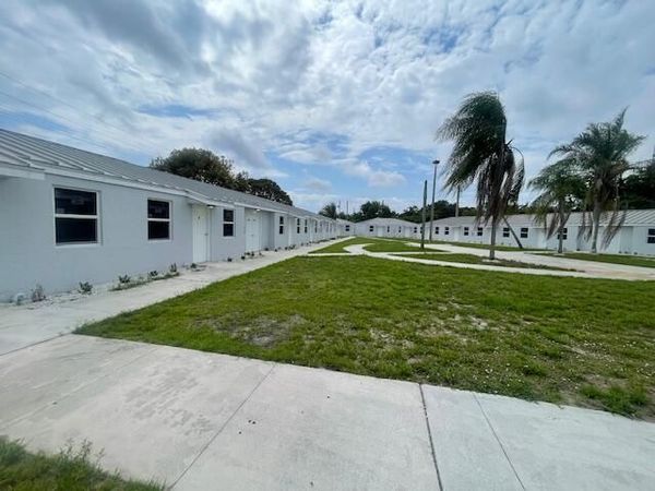 4393 Windsor Avenue, Unit 3, West Palm Beach, FL 33407
