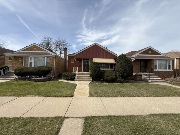 8842 S Cregier Avenue , Chicago, IL 60617