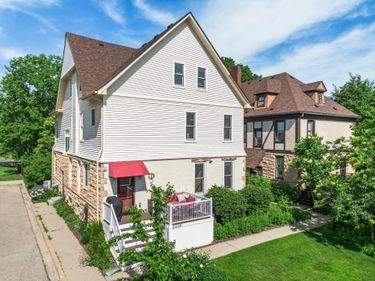 2439 Park Avenue, Unit F, Minneapolis, MN 55404