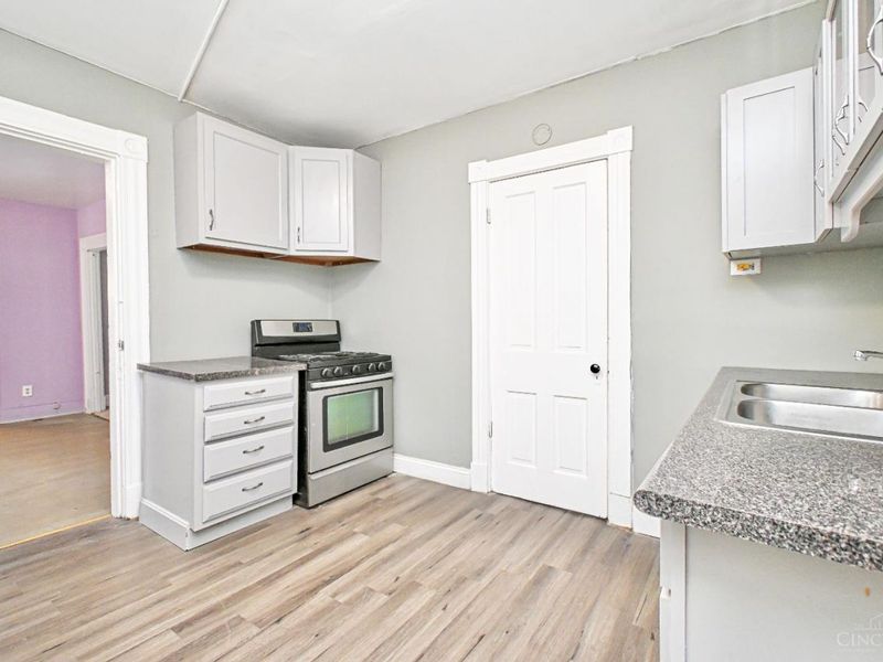 303 Walnut Street, Elmwood Place, OH 45216 Photo 12