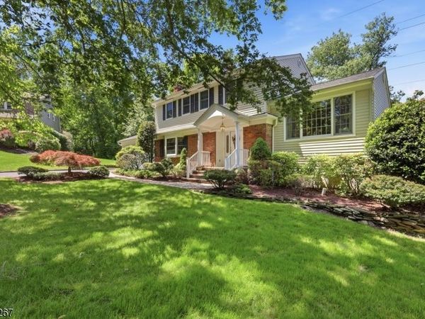 20 Coachman Ct, Berkeley Heights, NJ 07922