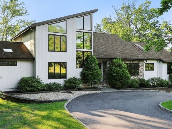 17 Nottingham Way, Warren, NJ 07059