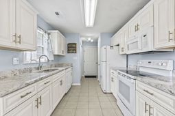 1004 Autumn Dr. photo 4