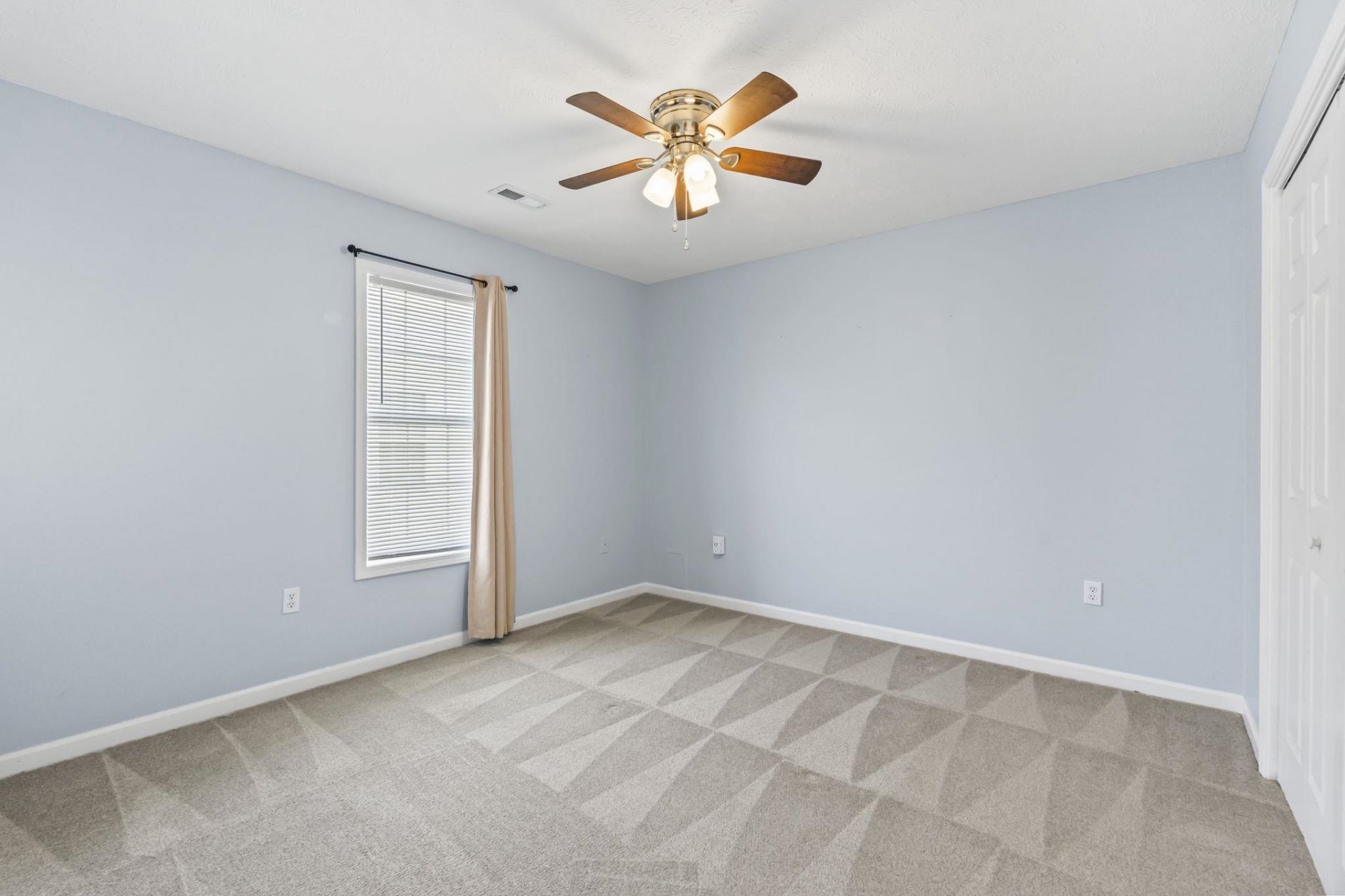 1004 Autumn Dr. Photo 36