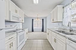 1004 Autumn Dr. photo 4