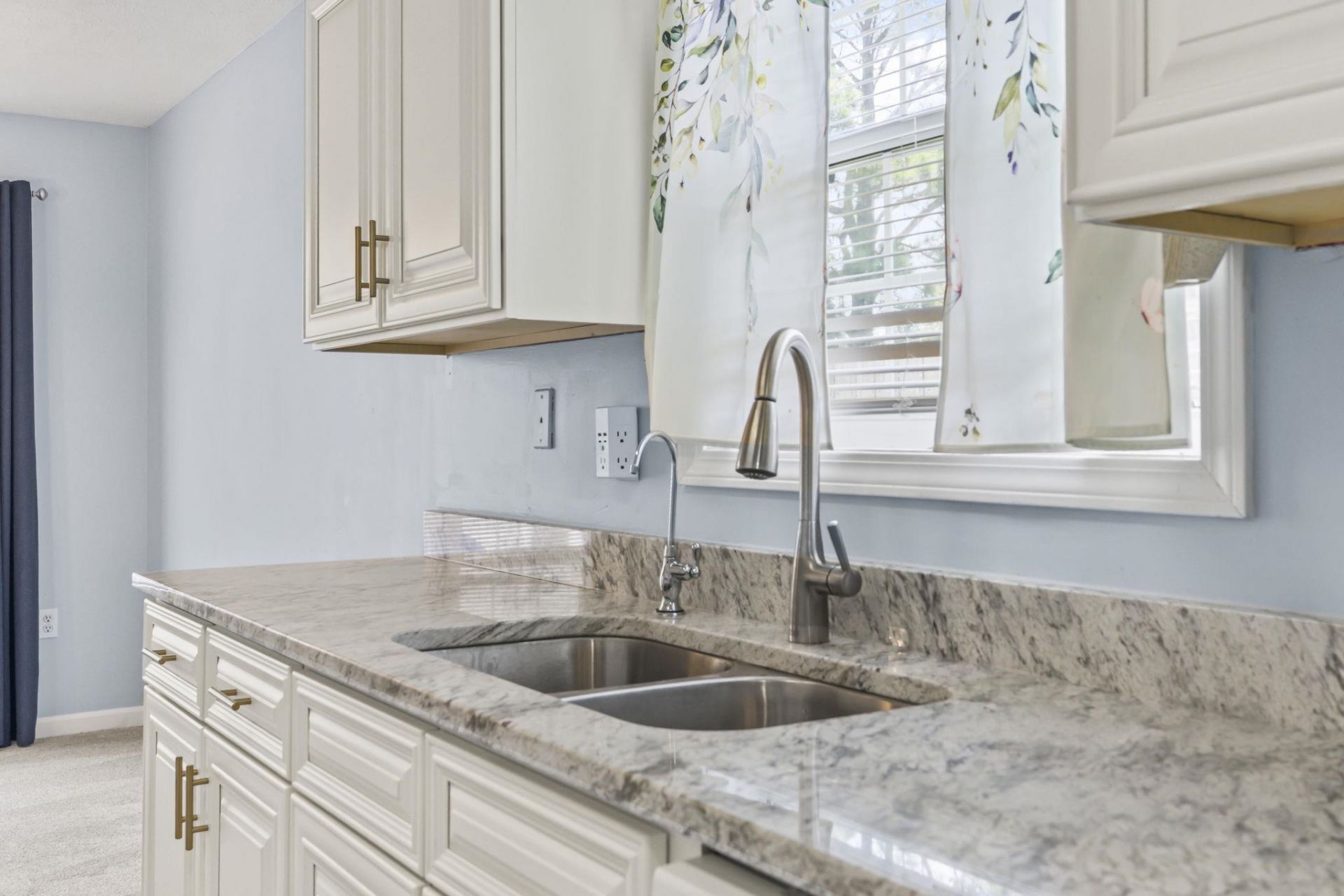 1004 Autumn Dr. Photo 7