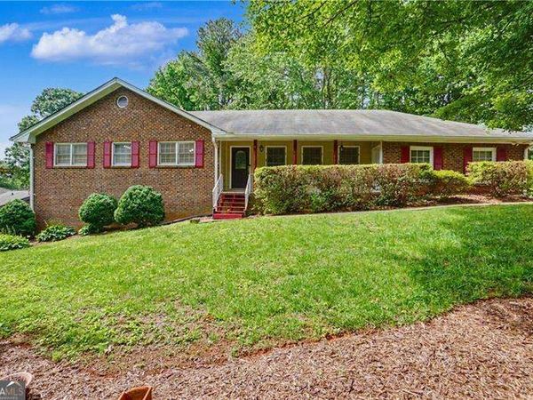 391 Beaumont Drive, Stone Mountain, GA 30087