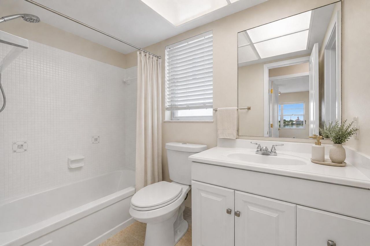 1116 Lake Terrace, Unit 207, Boynton Beach, FL 33426 Photo