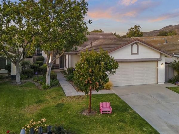 5681 Calle Sencillo , Camarillo, CA 93012