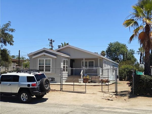 22956 La More , Perris, CA 92570
