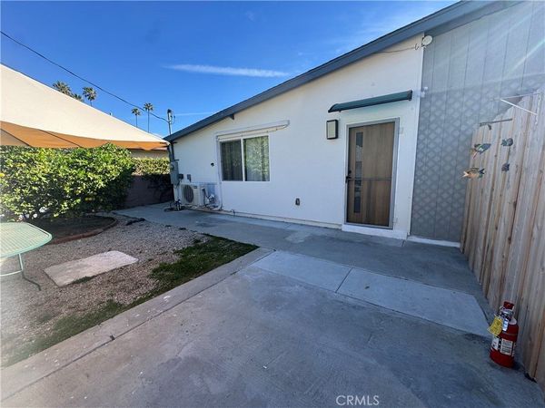 6439 1/2 Graves , Lake Balboa, CA 91605