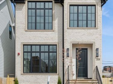 2214 W Oakdale Avenue , Chicago, IL 60618