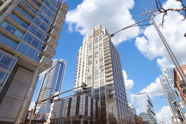 200 W Grand Avenue, Unit 806, Chicago, IL 60654 Main Photo