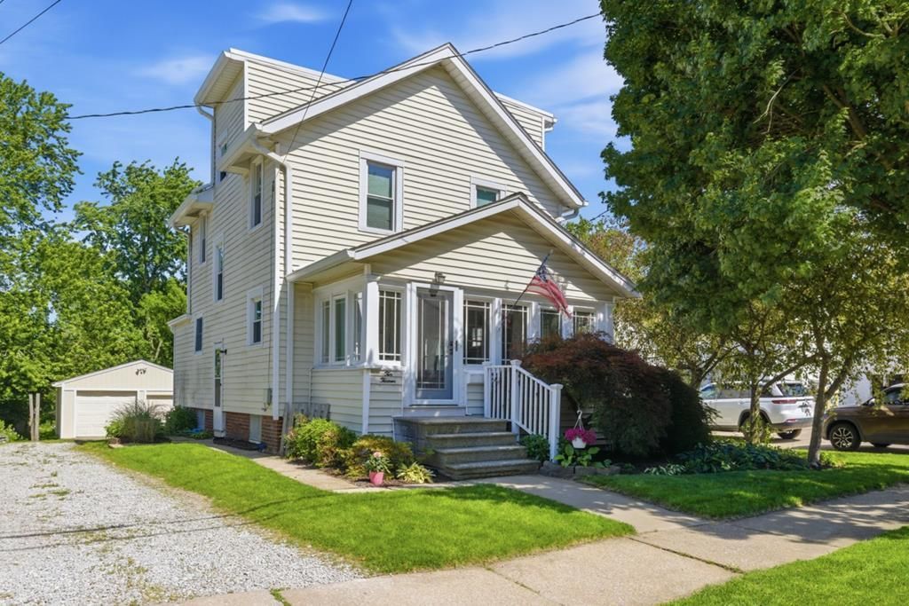 1013 Chestnut St, Ashland, OH 44805 Main Photo