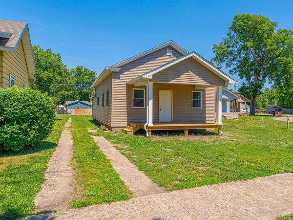1116 BROADWAY Street, Lincoln, IL 62656