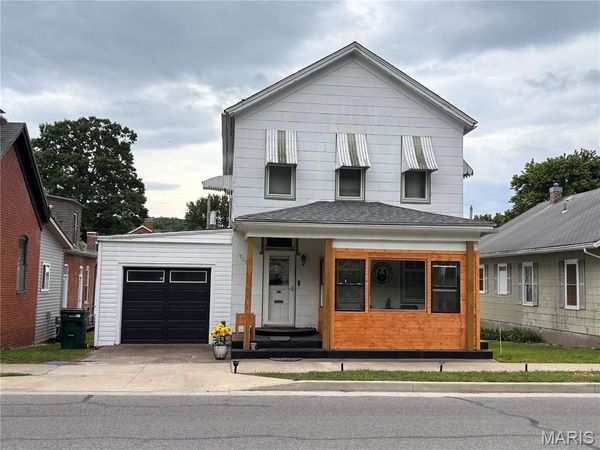 906 Georgia Street, Louisiana, MO 63353