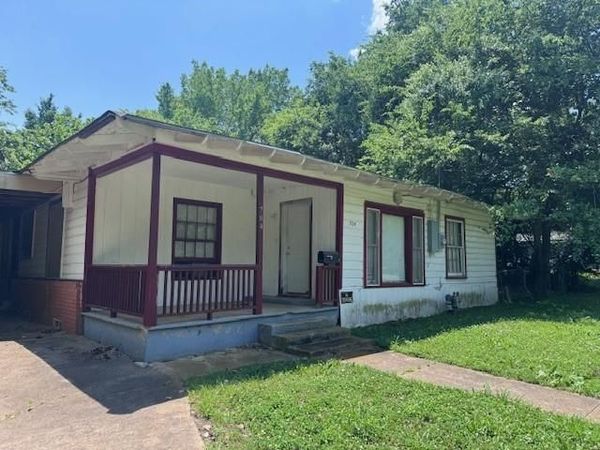 704 Cedar Street, Paris, TX 75460