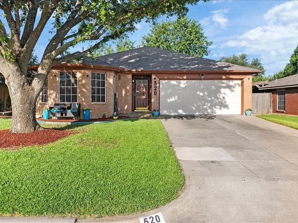520 Hollyberry Drive, Mansfield, TX 76063