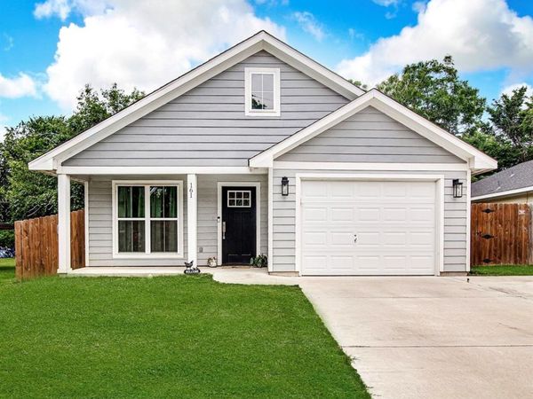 161 Columbia Street, Cleburne, TX 76031