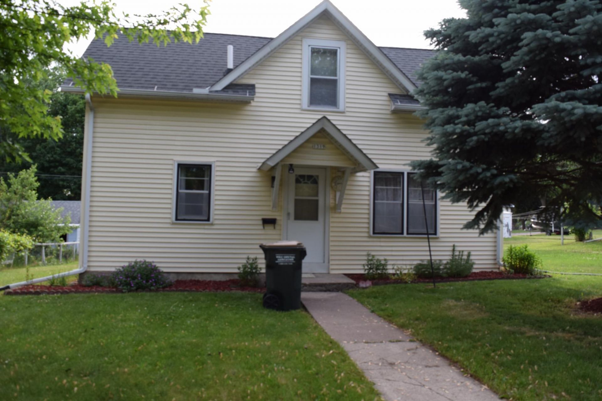 1319 Chandler Avenue N, Glencoe, MN 55336