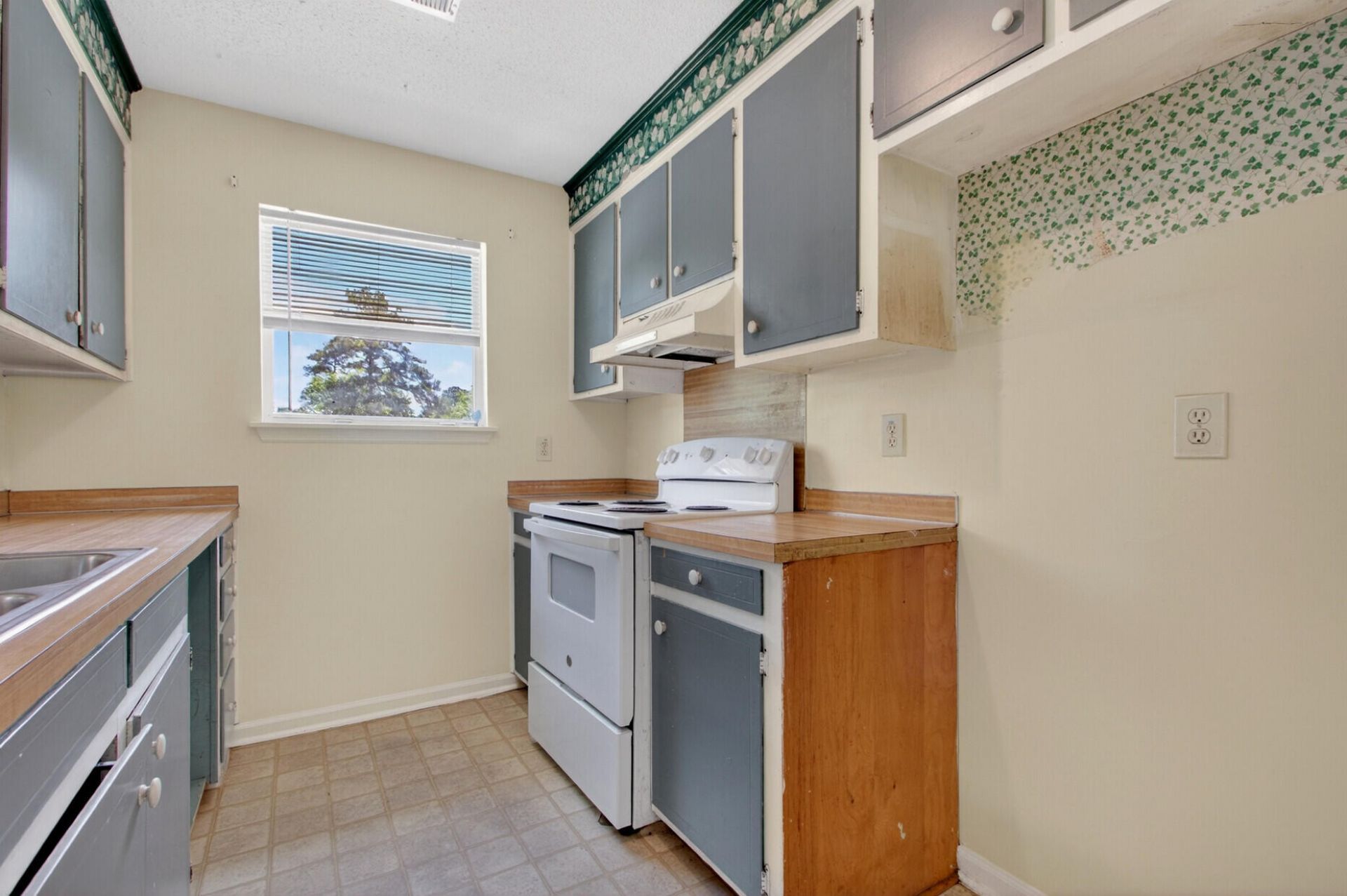 350 Dorchester Manor Boulevard Photo 11