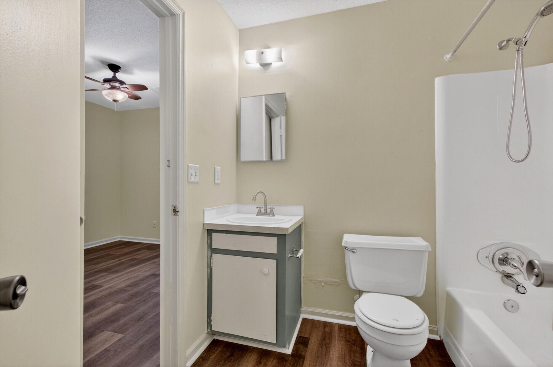 350 Dorchester Manor Boulevard Photo 15