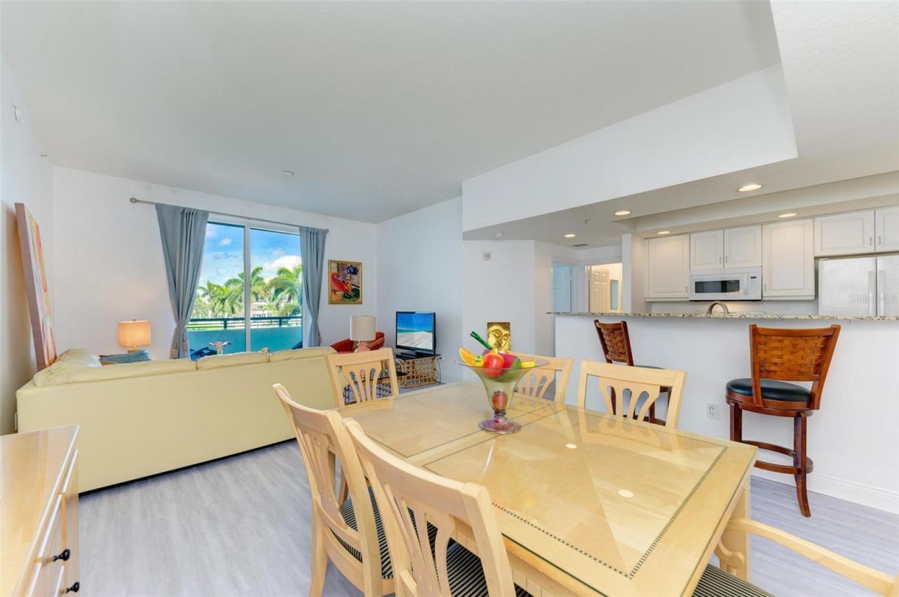 800 N Tamiami Trail, Unit 212, Sarasota, FL 34236 Photo