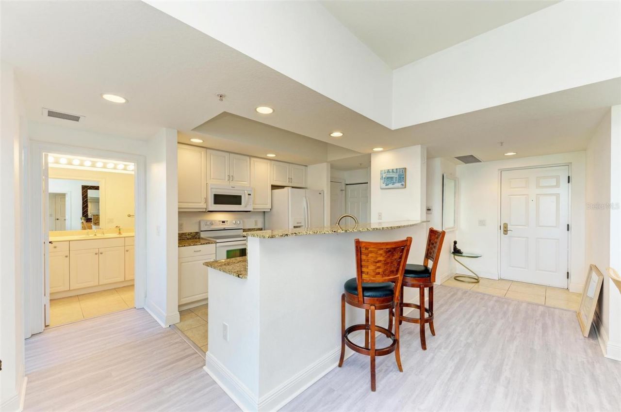 800 N Tamiami Trail, Unit 212, Sarasota, FL 34236 Photo