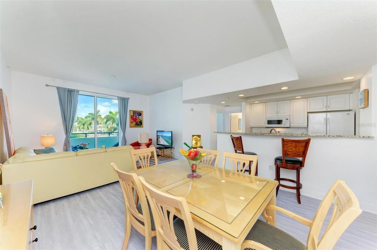 800 N Tamiami Trail, Unit 212, Sarasota, FL 34236 Photo