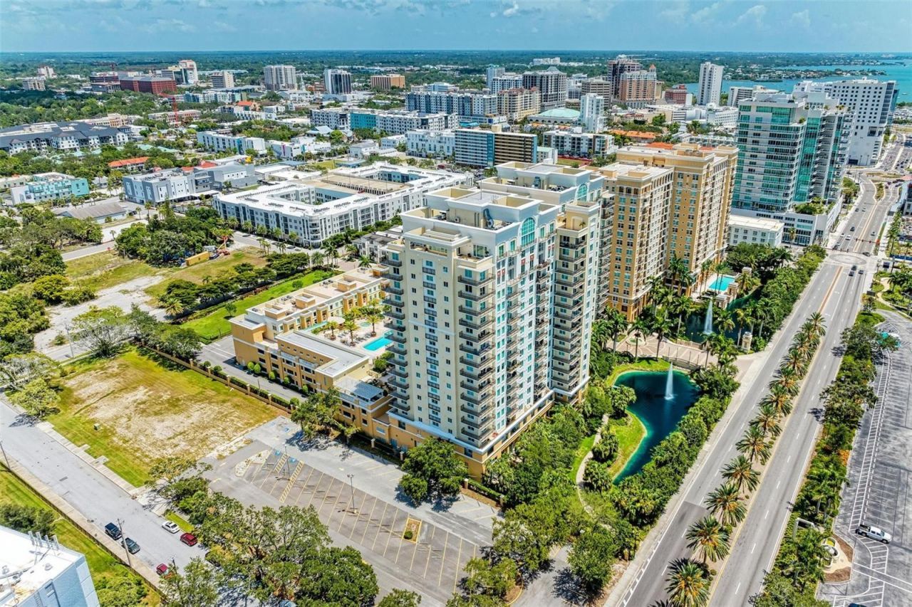 800 N Tamiami Trail, Unit 212, Sarasota, FL 34236 Photo