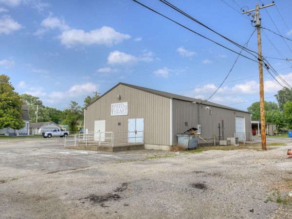 113 N Tennessee Avenue , Carterville, MO 64835