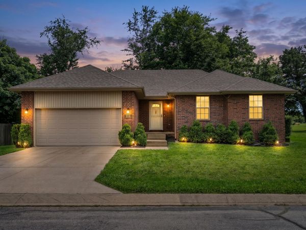 210 Dogwood Street , Sparta, MO 65753