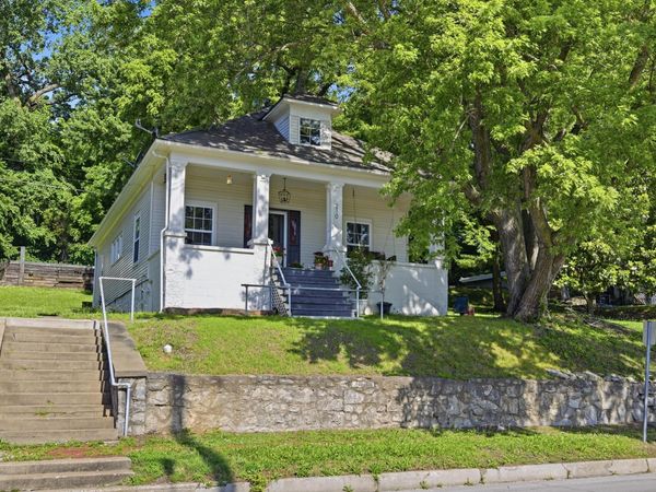 210 S Jefferson Street, Neosho, MO 64850