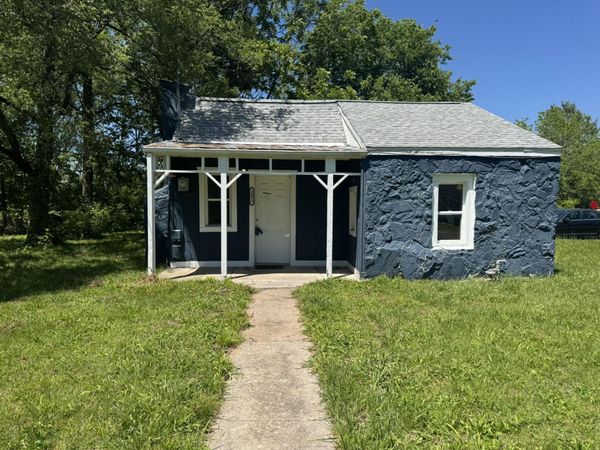 3025 W Hovey Street, Springfield, MO 65802