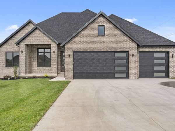 1999 N Alysheba Court , Springfield, MO 65802