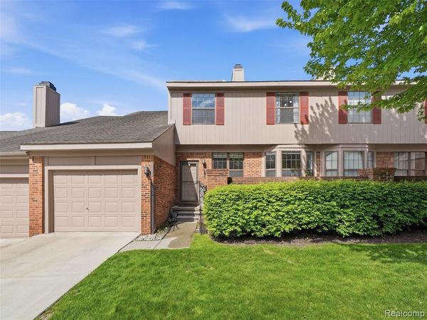 7342 Meadowridge Drive , West Bloomfield Twp, MI 48322