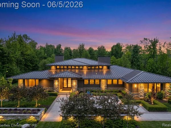 22635 Evergreen Court, Novi, MI 48374